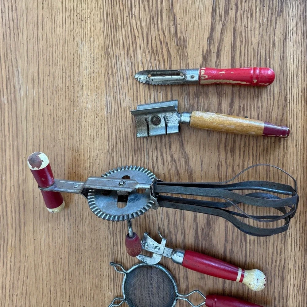 Vintage Retro Red Wood‎ Metal Kitchen Utensil Set Tenderizer Peeler Strainer
